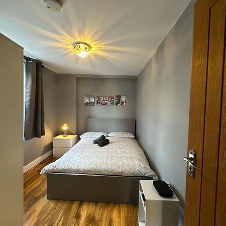 Lovely 2 Bedrooms Apartment Londen Buitenkant foto