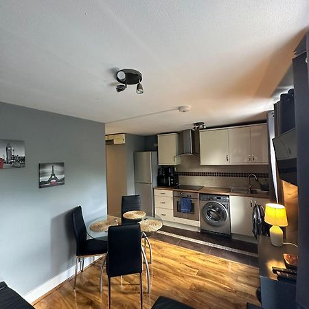 Lovely 2 Bedrooms Apartment Londen Buitenkant foto