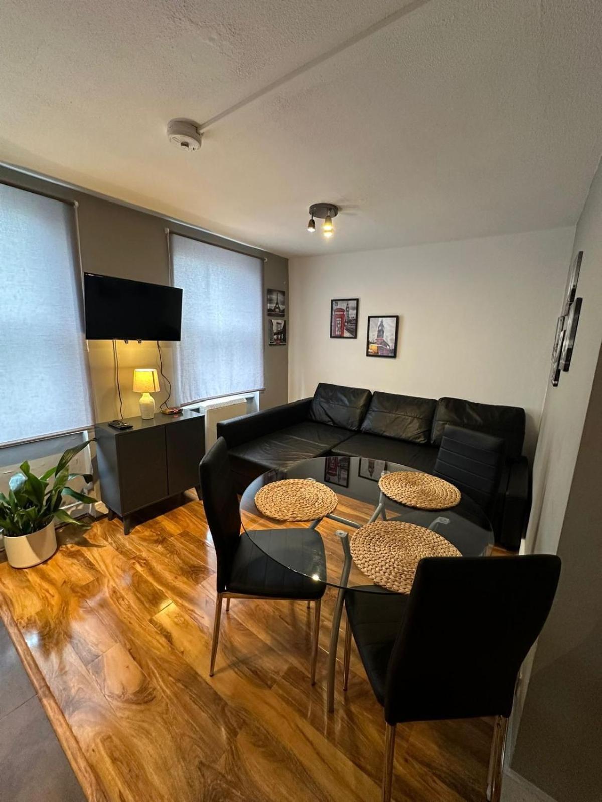 Lovely 2 Bedrooms Apartment Londen Buitenkant foto