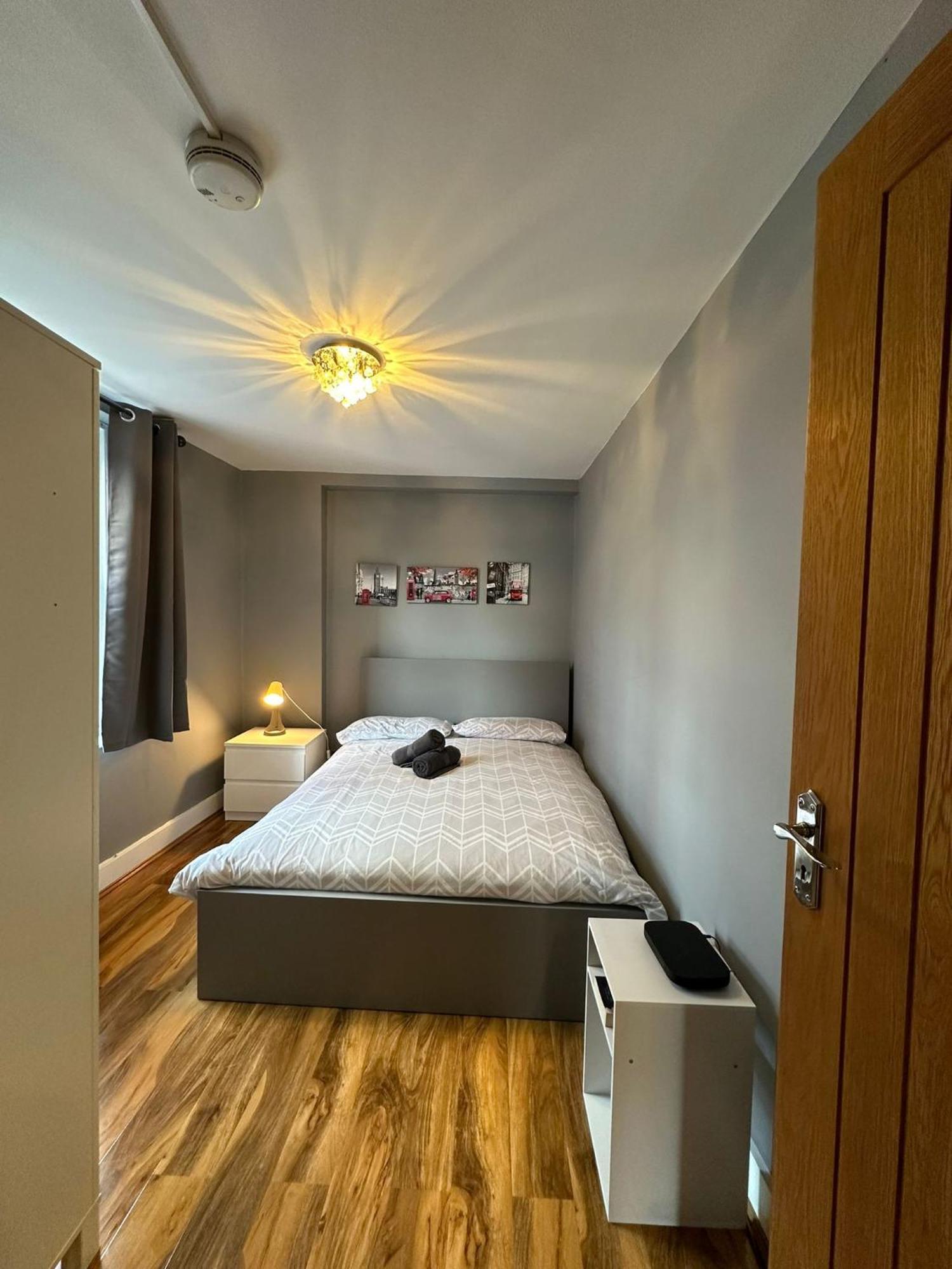 Lovely 2 Bedrooms Apartment Londen Buitenkant foto