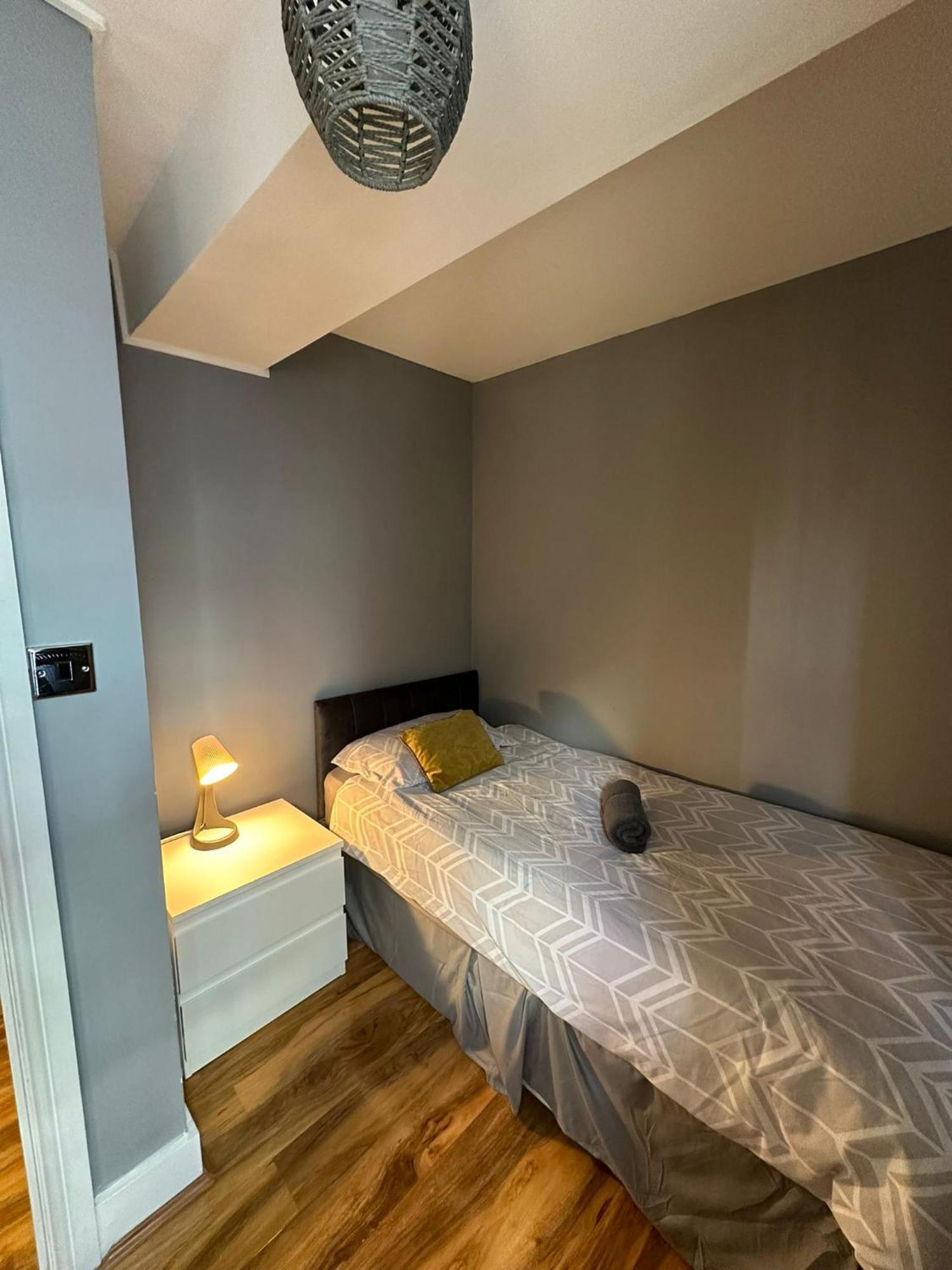 Lovely 2 Bedrooms Apartment Londen Buitenkant foto
